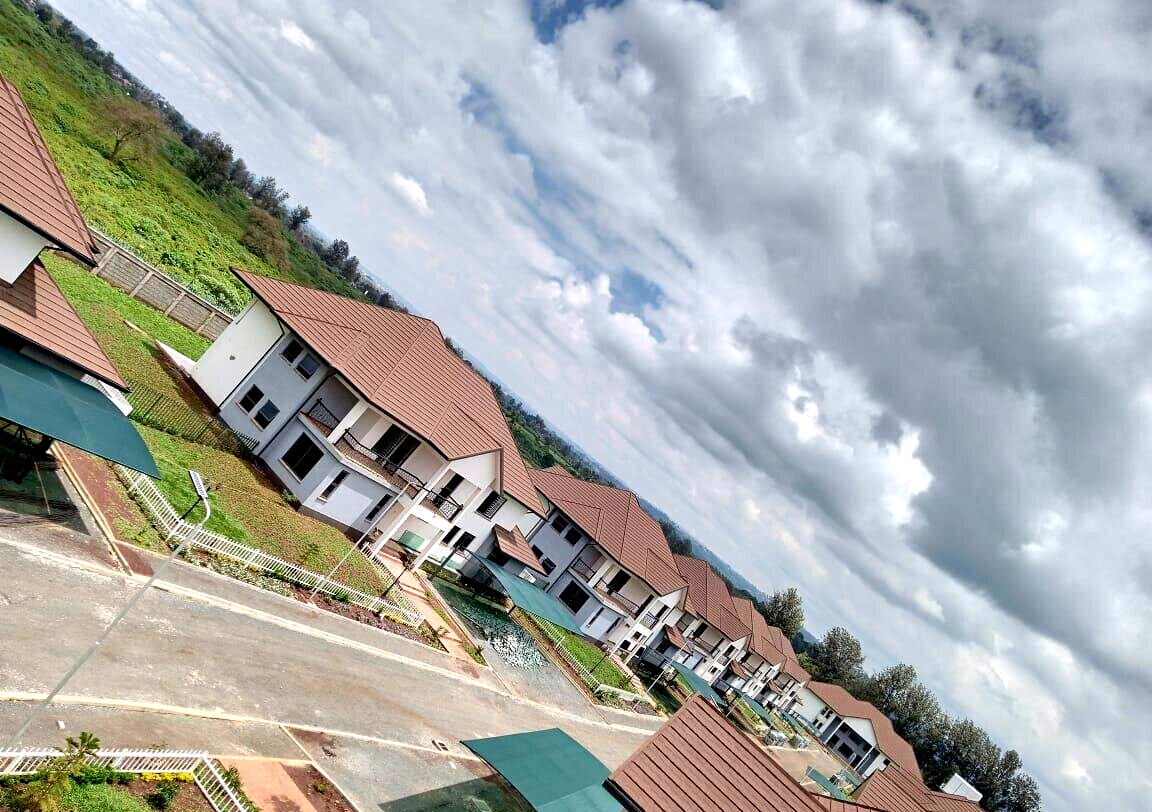4BR All-Ensuite Townhouse with Fireplace & Private Garden - Runda