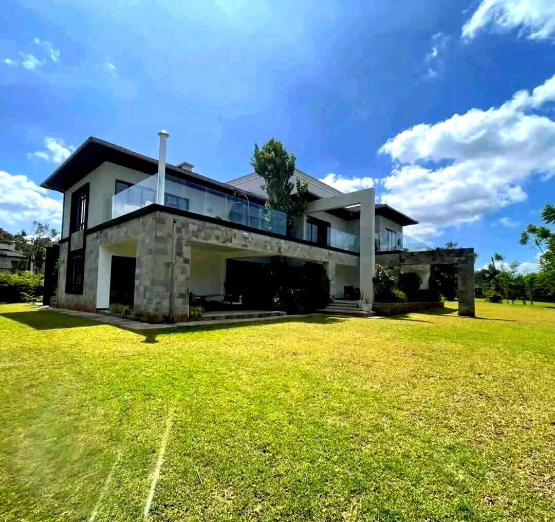 5-Ensuite Townhouse with Fireplace & Forest Views – Karen