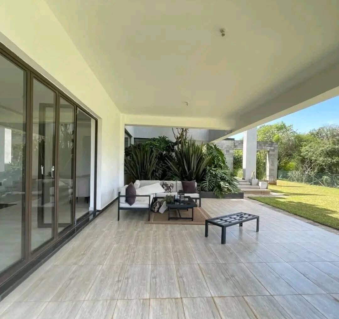 5-Ensuite Townhouse with Fireplace & Forest Views – Karen