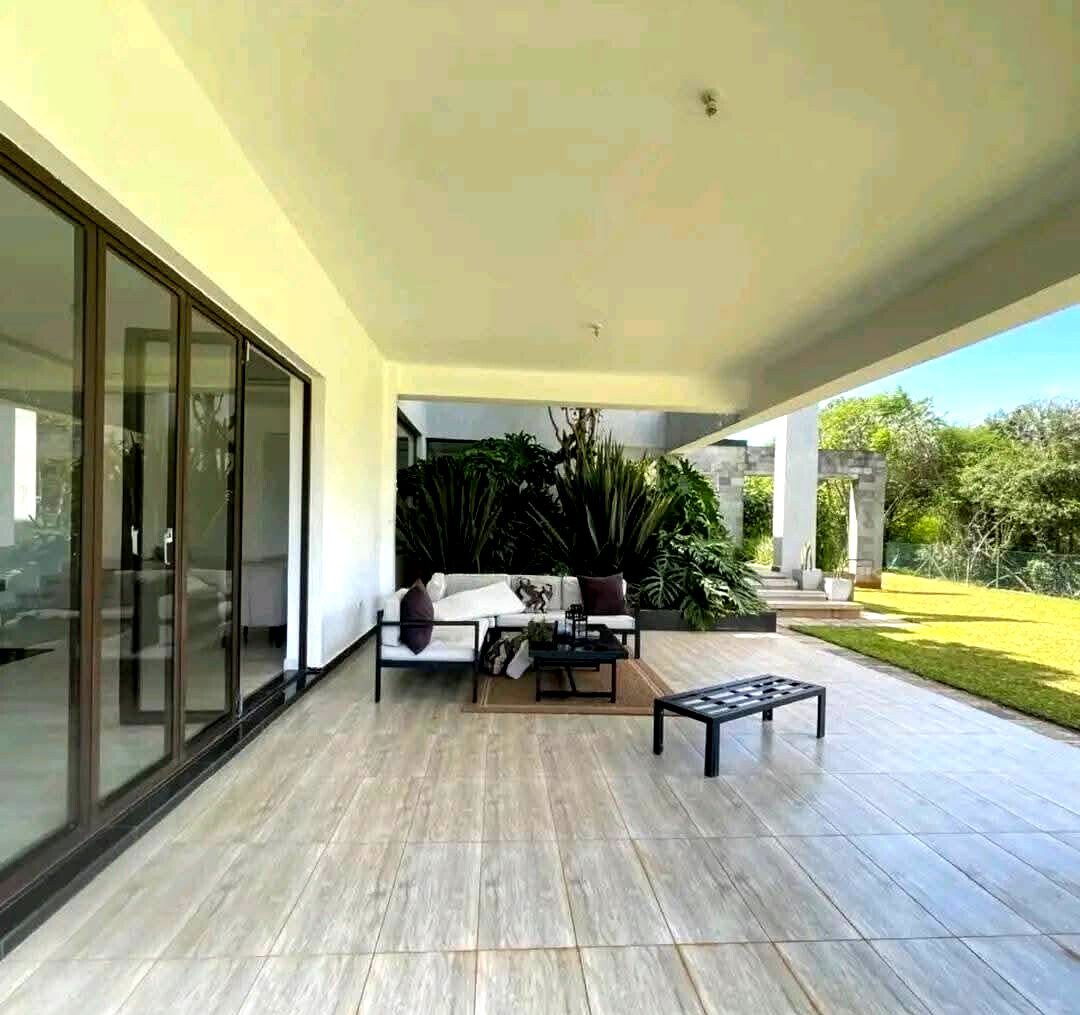 5-Ensuite Townhouse with Fireplace & Forest Views – Karen