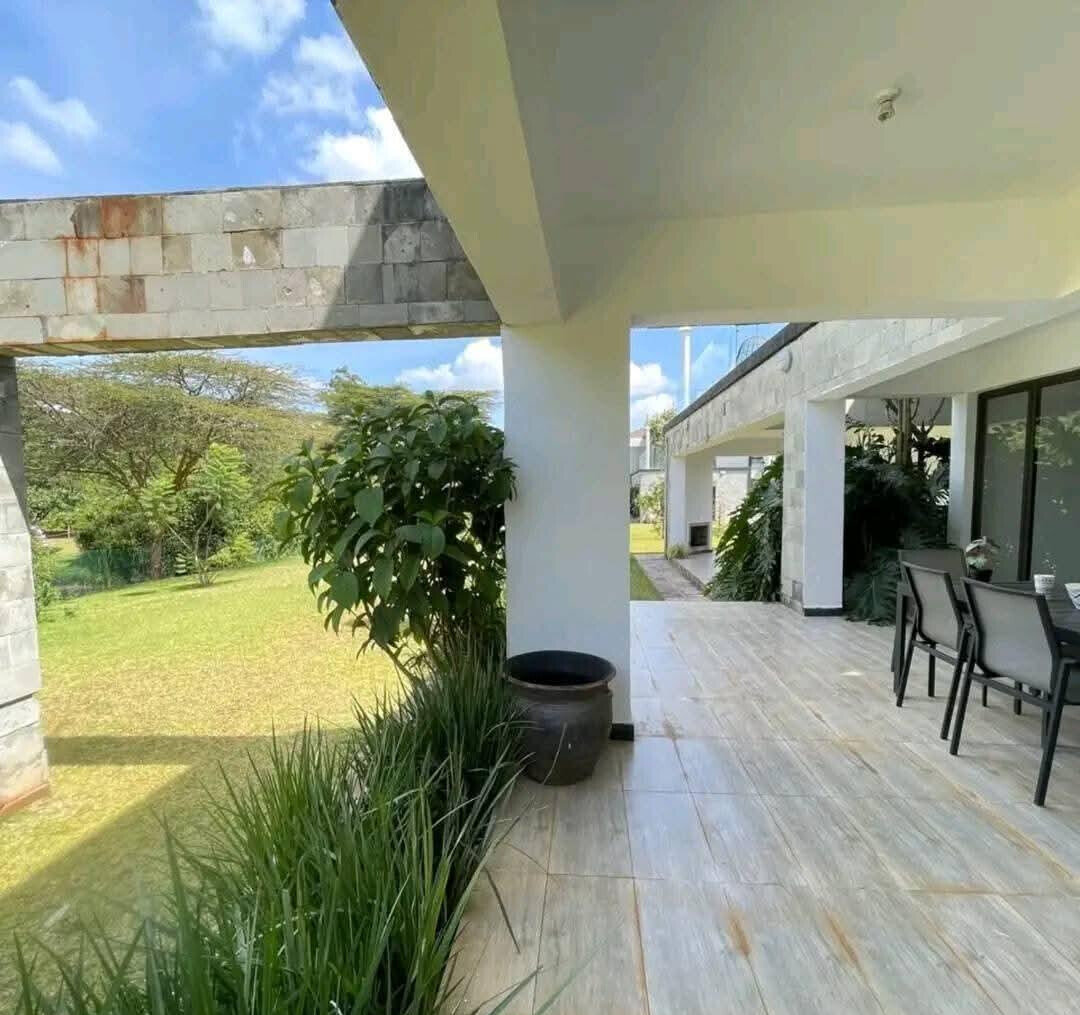 5-Ensuite Townhouse with Fireplace & Forest Views – Karen
