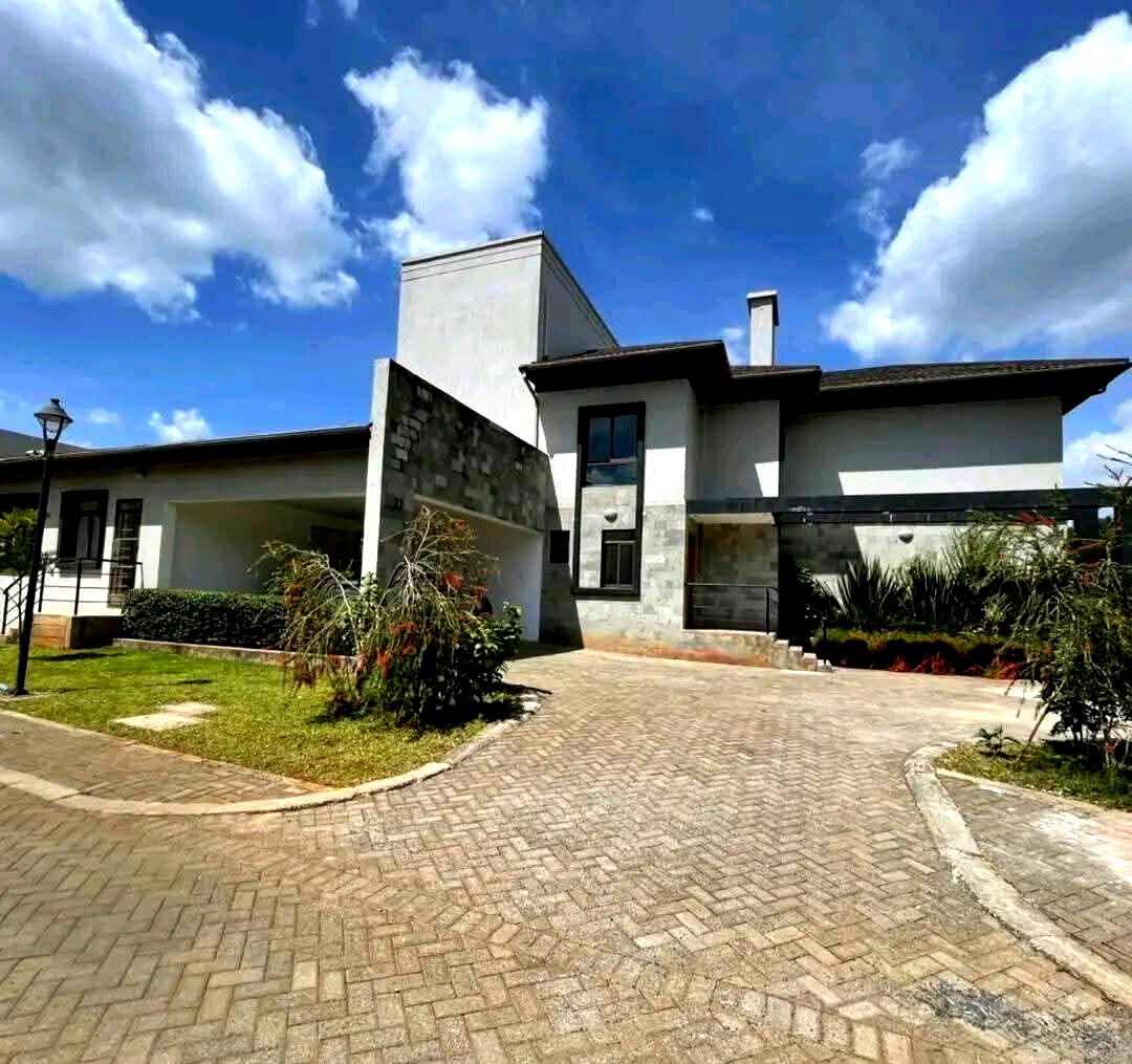 5-Ensuite Townhouse with Fireplace & Forest Views – Karen