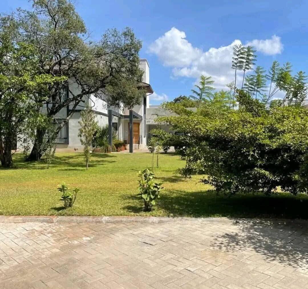 5-Ensuite Townhouse with Fireplace & Forest Views – Karen