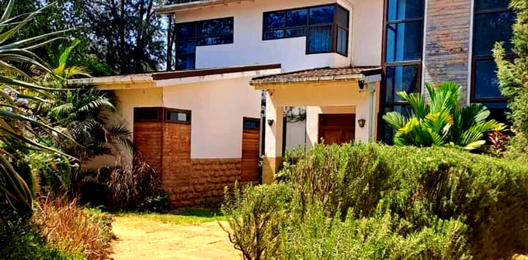 5-Bed Townhouse with Pool & Walk-In Closet – Karen Gated Community