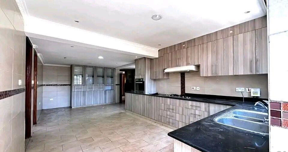 1/2 Acre Diplomatic Residence