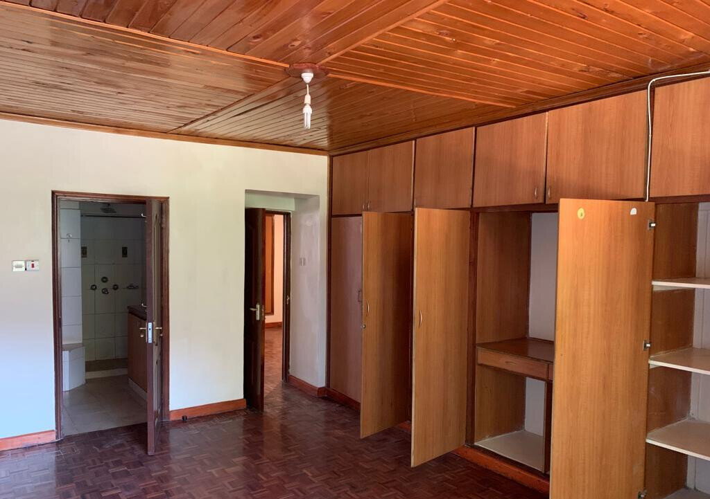 5-Ensuite Townhouse with Solar & Borehole - Lavington Gated Community