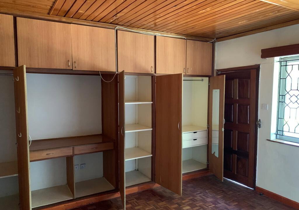 5-Ensuite Townhouse with Solar & Borehole - Lavington Gated Community