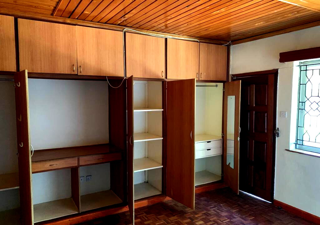 5-Ensuite Townhouse with Solar & Borehole - Lavington Gated Community