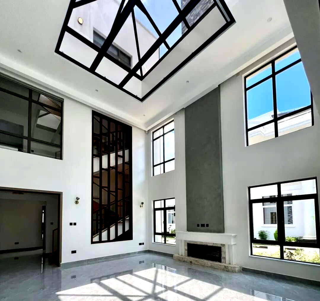 6-Bedroom Villa with Rooftop Jacuzzi & Private Garden - Lavington