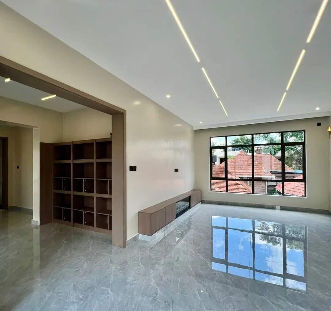 6-Bedroom Villa with Rooftop Jacuzzi & Private Garden - Lavington