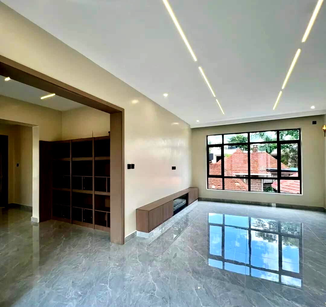 6-Bedroom Villa with Rooftop Jacuzzi & Private Garden - Lavington
