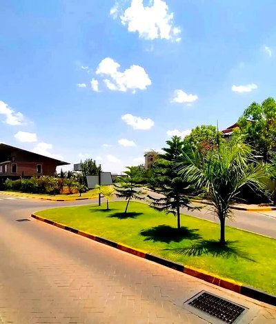 0.57 Acre Townhouse with Garden