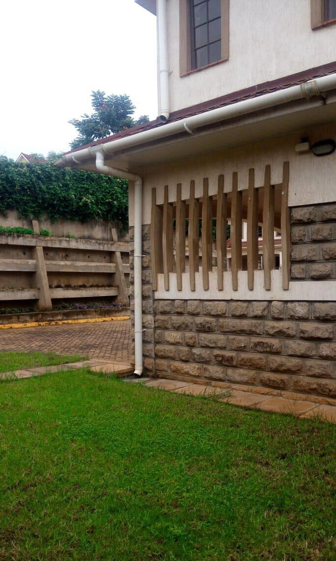 4BR All-Ensuite Townhouse with Guest Room & Fireplace - Rosslyn, Runda