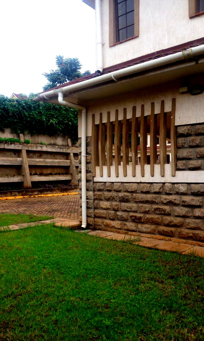 4BR All-Ensuite Townhouse with Guest Room & Fireplace - Rosslyn, Runda
