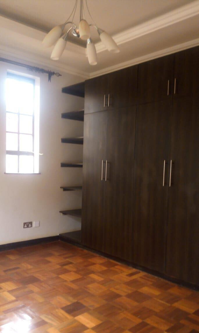 4BR All-Ensuite Townhouse with Guest Room & Fireplace - Rosslyn, Runda