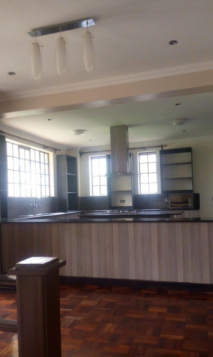 4BR All-Ensuite Townhouse with Guest Room & Fireplace - Rosslyn, Runda