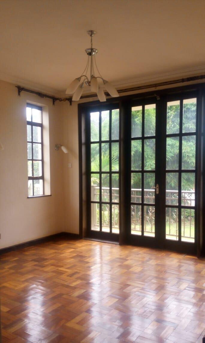 4BR All-Ensuite Townhouse with Guest Room & Fireplace - Rosslyn, Runda