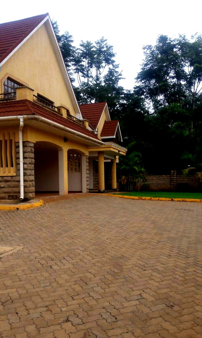 4BR All-Ensuite Townhouse with Guest Room & Fireplace - Rosslyn, Runda