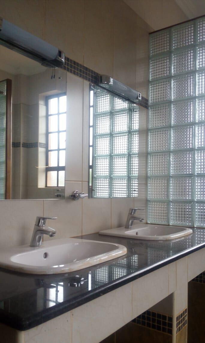 4BR All-Ensuite Townhouse with Guest Room & Fireplace - Rosslyn, Runda