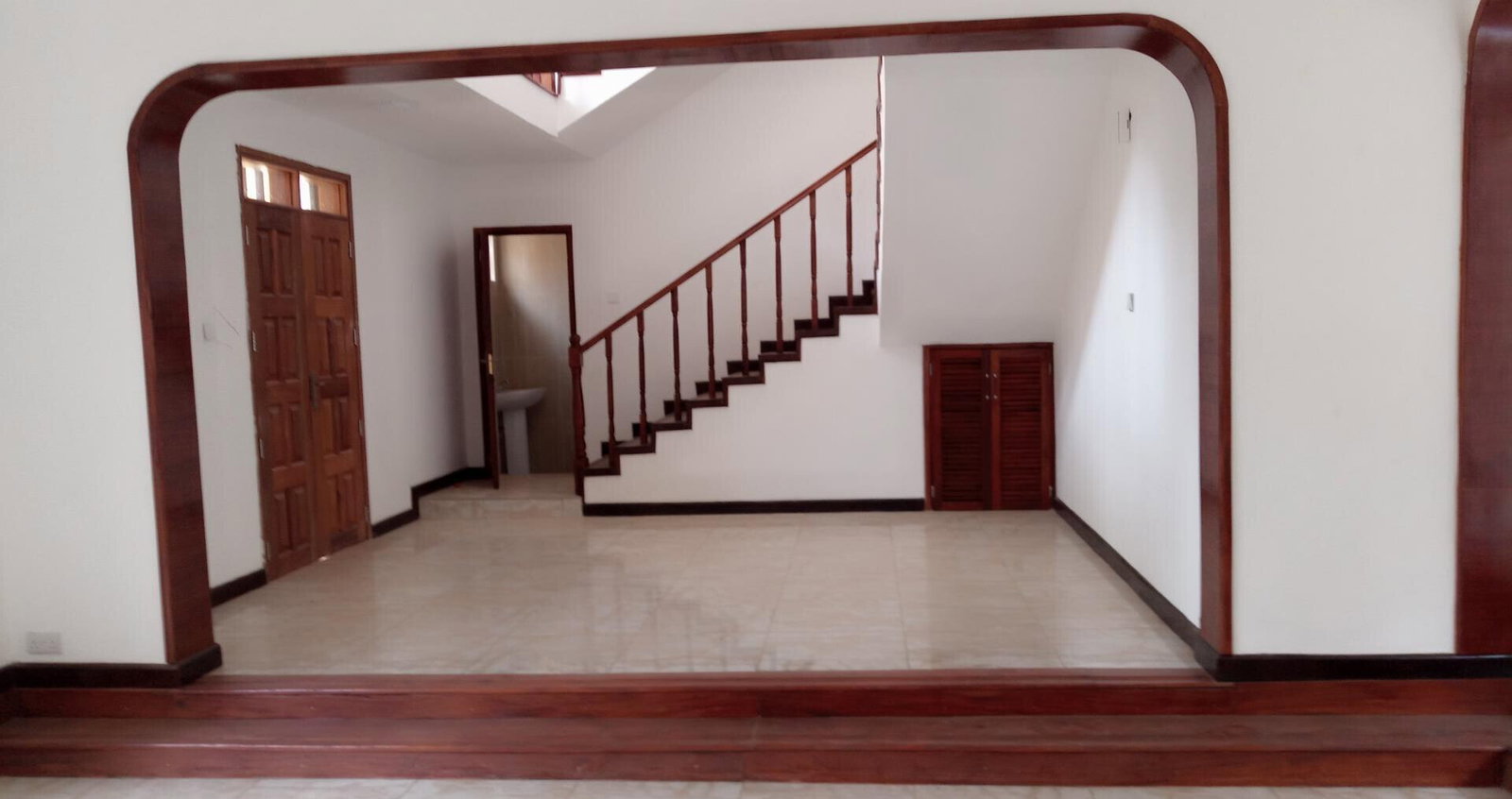 5BR Townhouse with Private Compound & DSQ – Kyuna Gardens