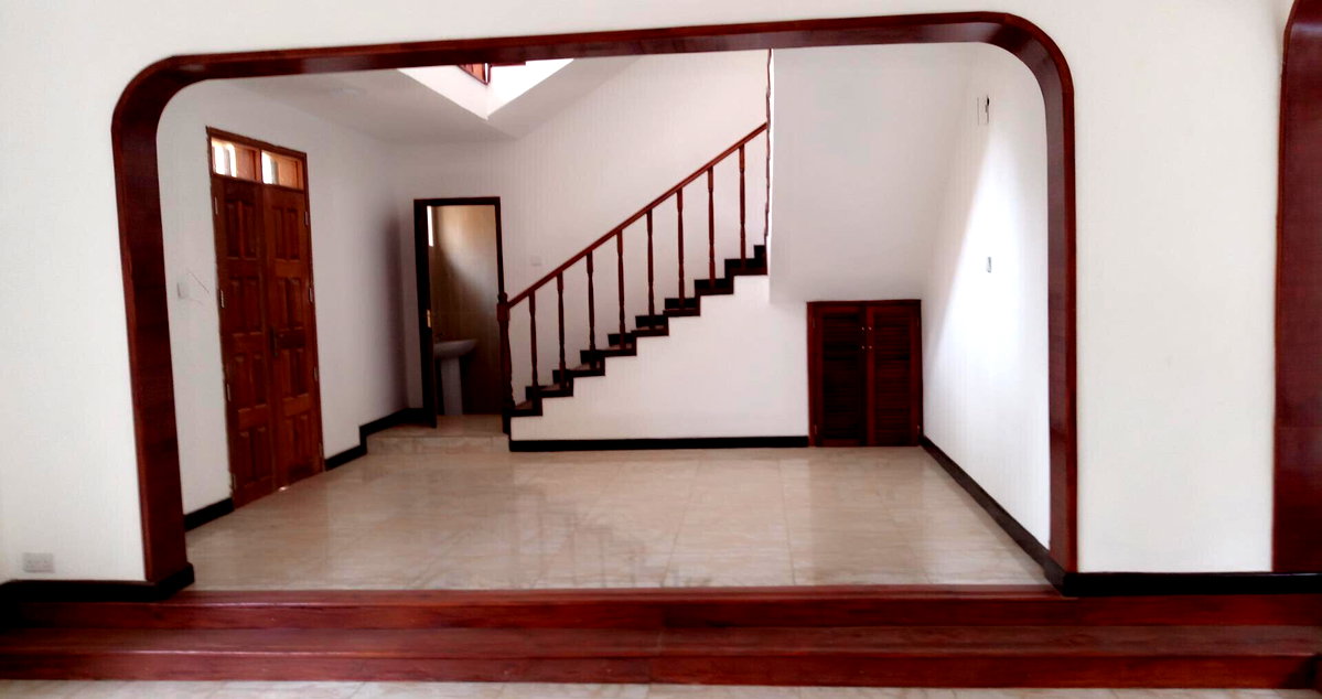 5BR Townhouse with Private Compound & DSQ – Kyuna Gardens