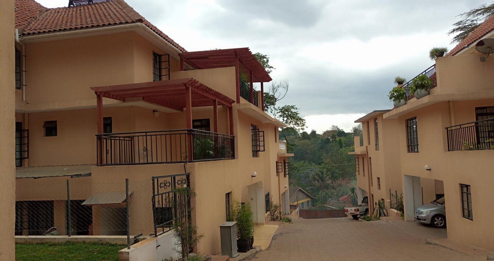 5BR Townhouse with Private Compound & DSQ – Kyuna Gardens