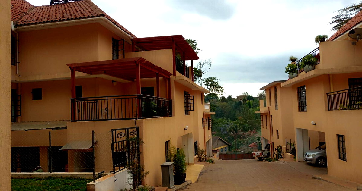 5BR Townhouse with Private Compound & DSQ – Kyuna Gardens