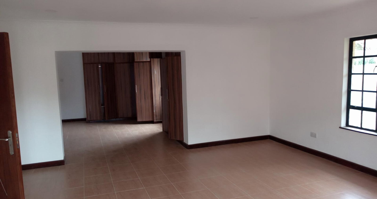 5BR Townhouse with Private Compound & DSQ – Kyuna Gardens