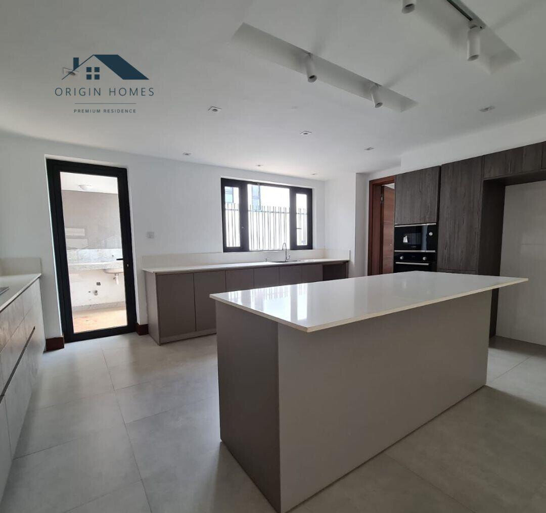 5 En-Suite Townhouse with Lift & Solar - Kitisuru