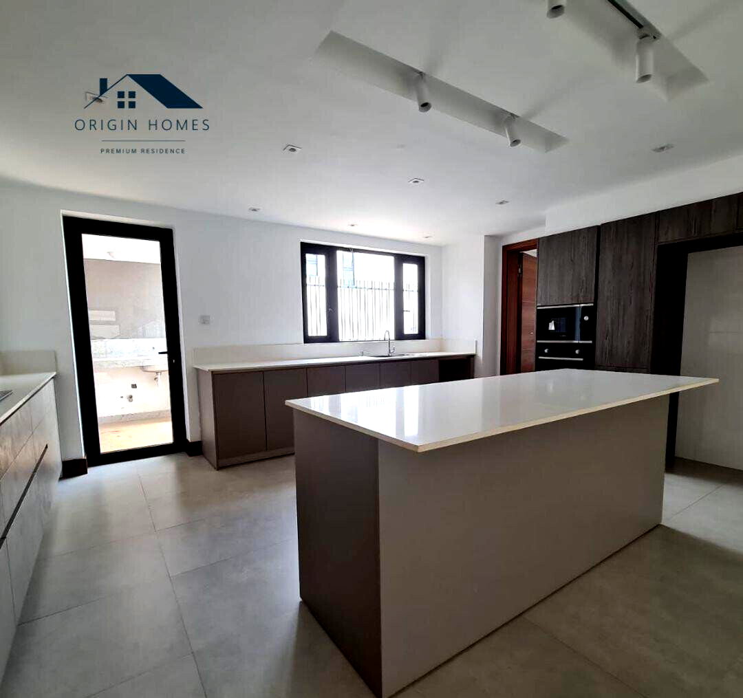 5 En-Suite Townhouse with Lift & Solar - Kitisuru