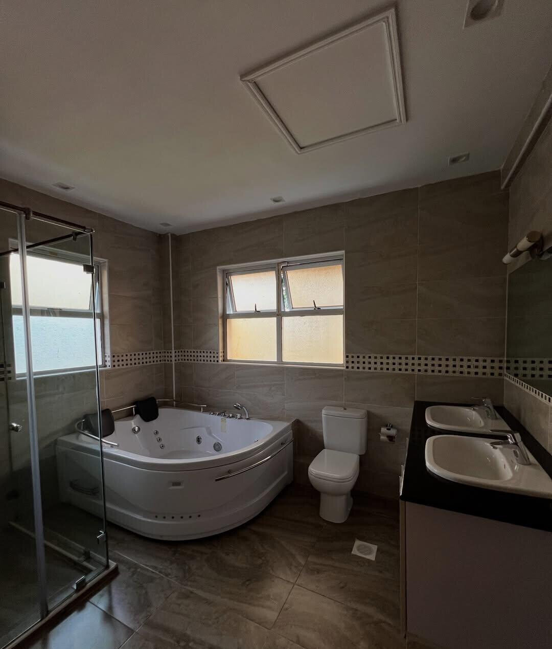 5-Ensuite Townhouse with Jacuzzi & Gym Space - Lavington