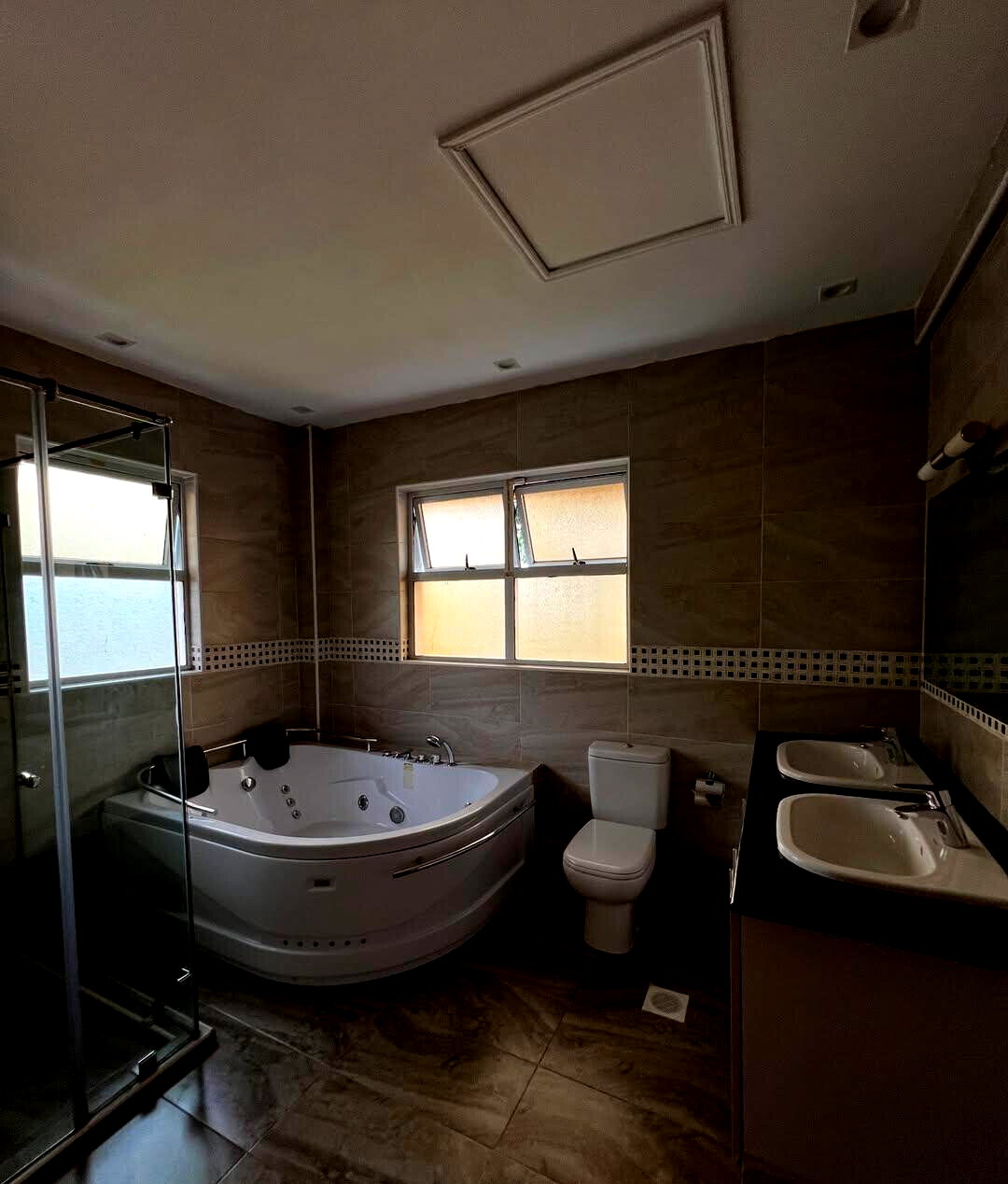 5-Ensuite Townhouse with Jacuzzi & Gym Space - Lavington