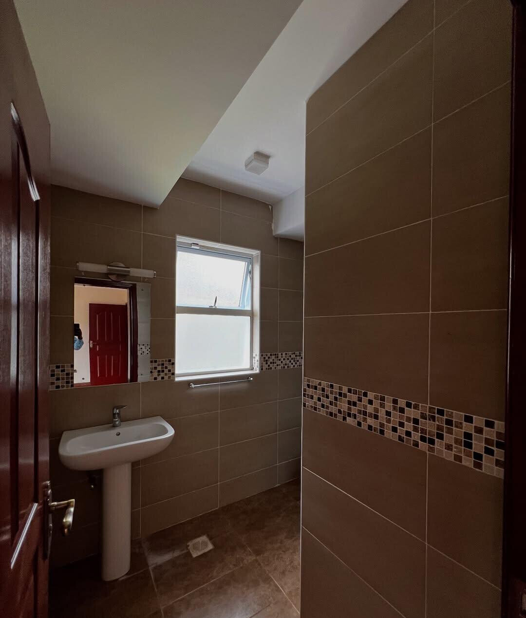 5-Ensuite Townhouse with Jacuzzi & Gym Space - Lavington