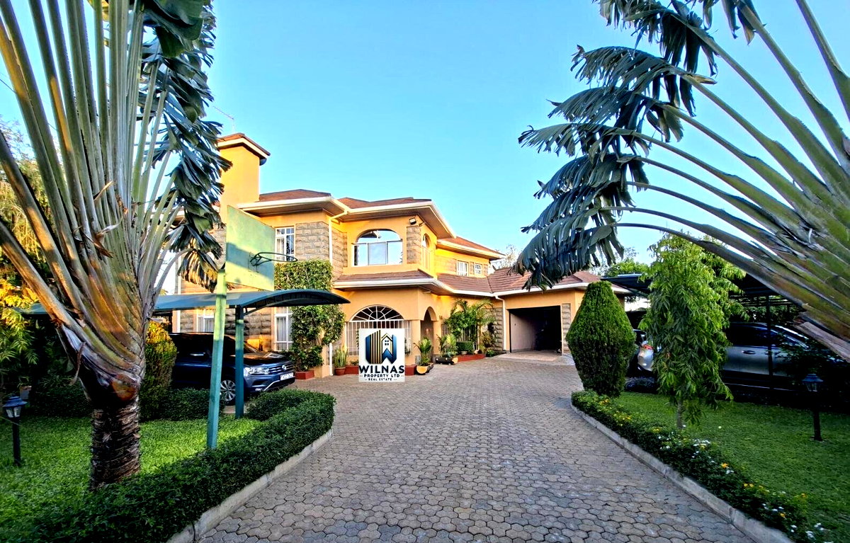 4 En-Suite Townhouse with Solar & DSQ on Quarter Acre - Syokimau