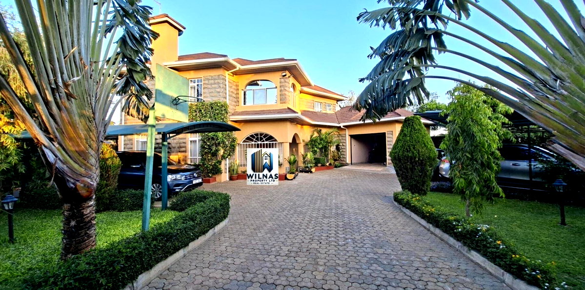 4 En-Suite Townhouse with Solar & DSQ on Quarter Acre - Syokimau