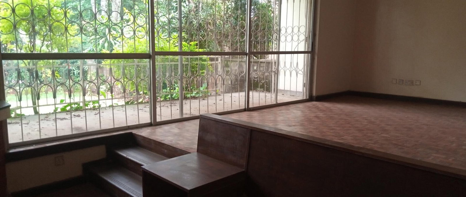 Spacious 5BR Townhouse with River-View Gazebo - Spring Valley