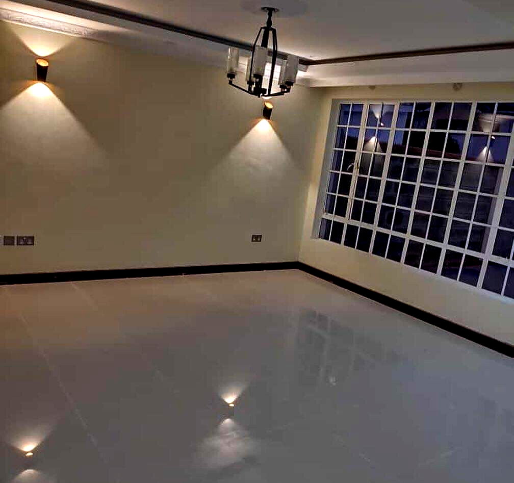 4BR All-Ensuite Townhouse with DSQ & Own Title - Kamakis