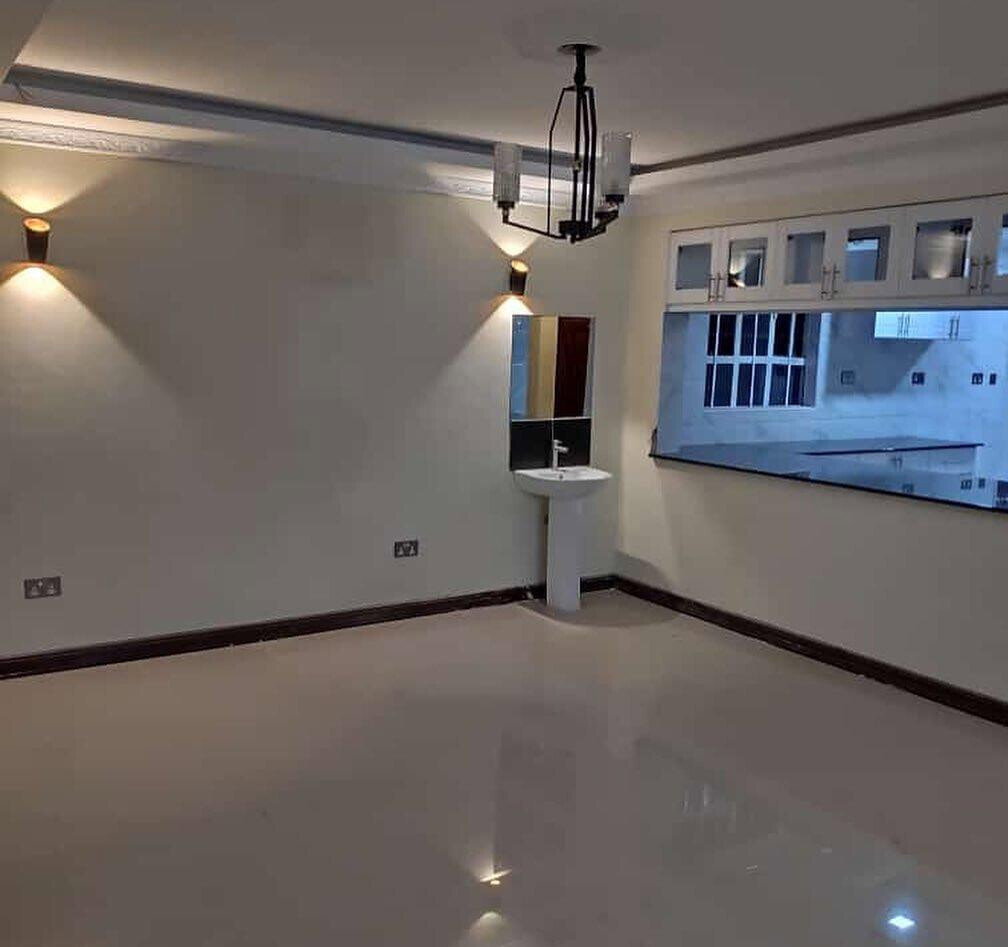 4BR All-Ensuite Townhouse with DSQ & Own Title - Kamakis