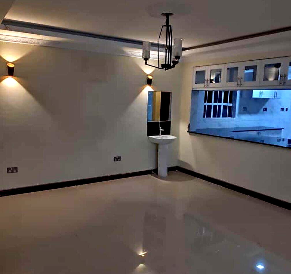4BR All-Ensuite Townhouse with DSQ & Own Title - Kamakis