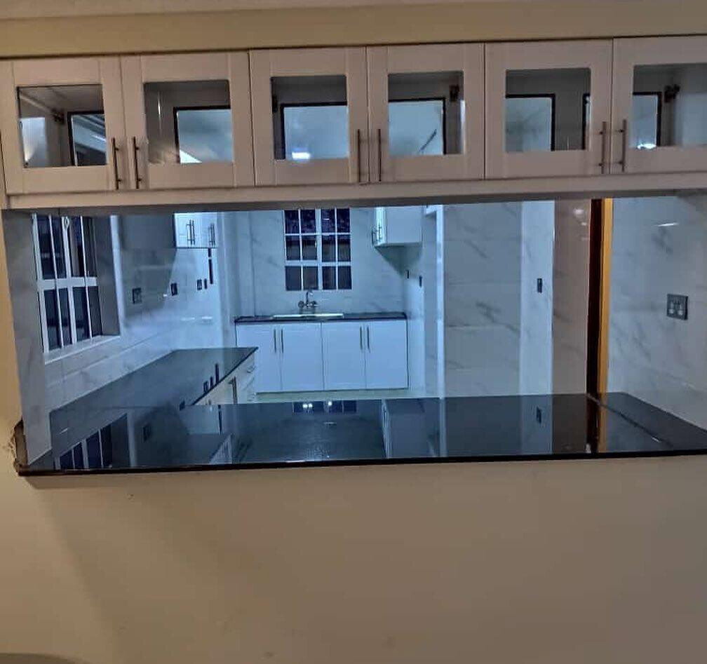 4BR All-Ensuite Townhouse with DSQ & Own Title - Kamakis