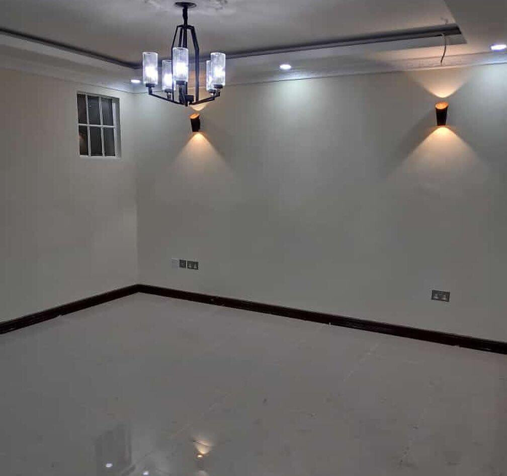 4BR All-Ensuite Townhouse with DSQ & Own Title - Kamakis