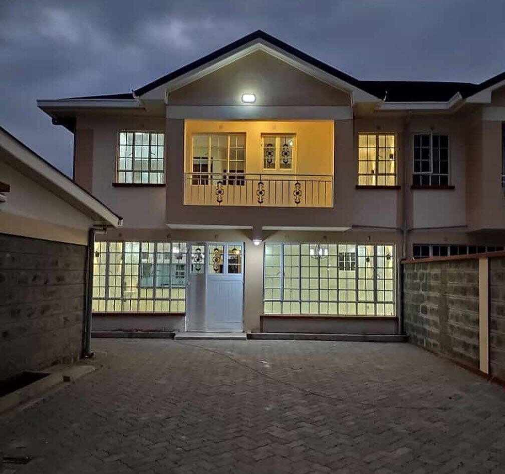 4BR All-Ensuite Townhouse with DSQ & Own Title - Kamakis