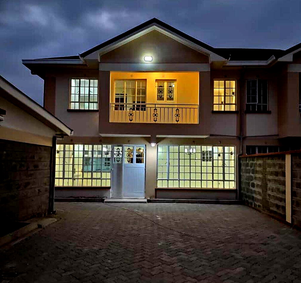 4BR All-Ensuite Townhouse with DSQ & Own Title - Kamakis
