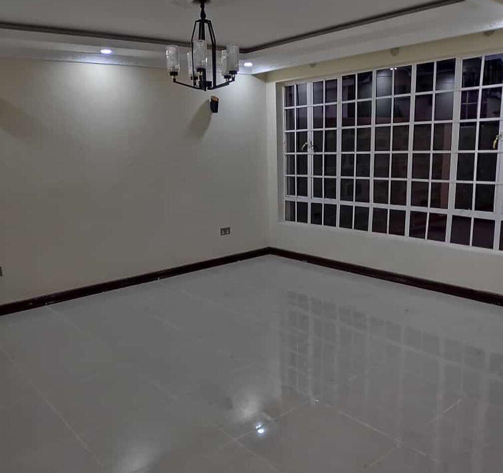 4BR All-Ensuite Townhouse with DSQ & Own Title - Kamakis