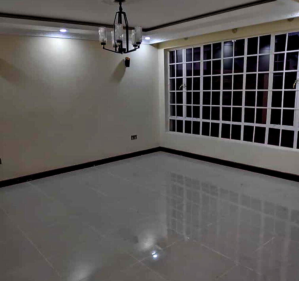 4BR All-Ensuite Townhouse with DSQ & Own Title - Kamakis