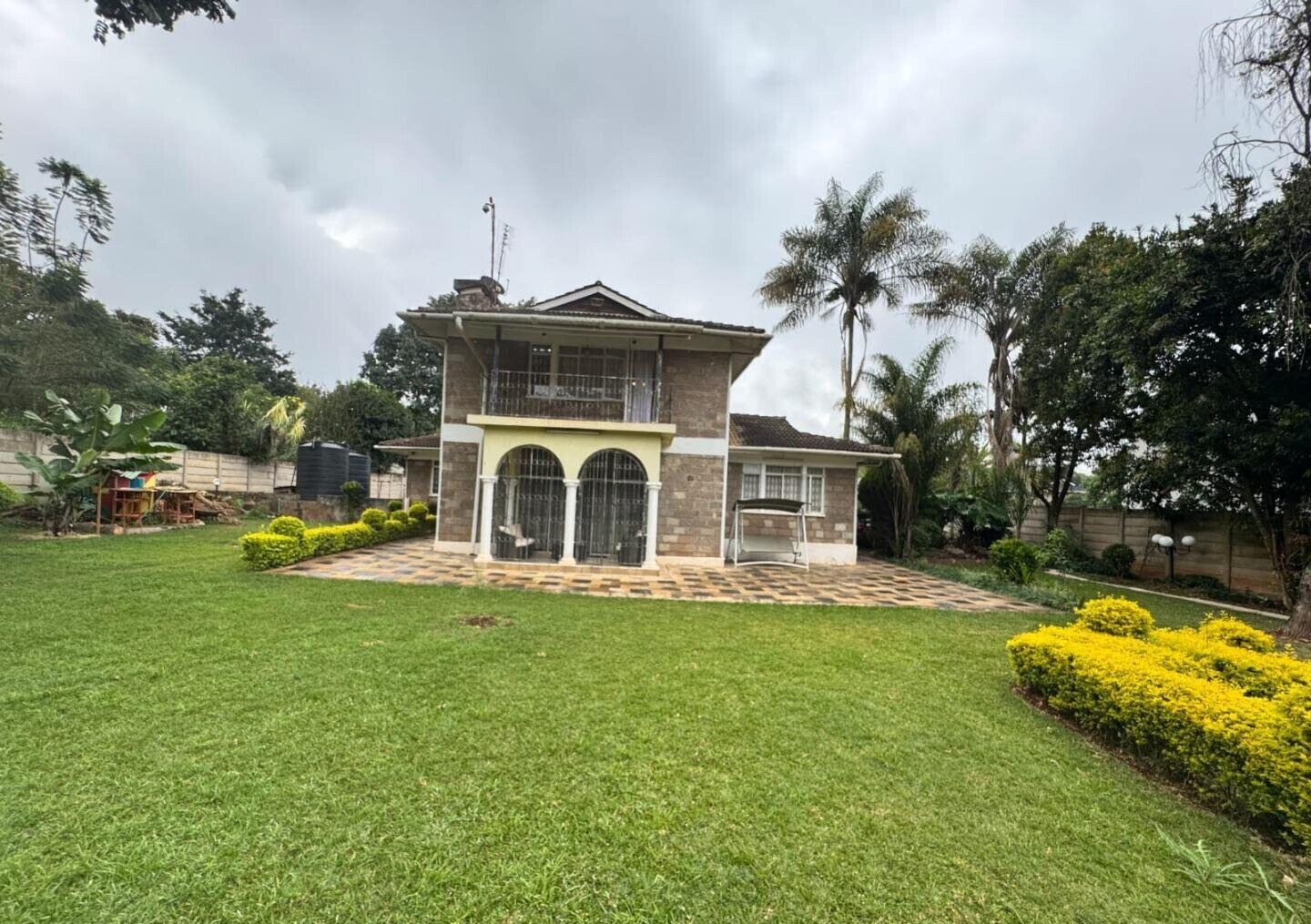 5BR All-Ensuite Townhouse with DSQ & 2BR Guest Wing - Runda