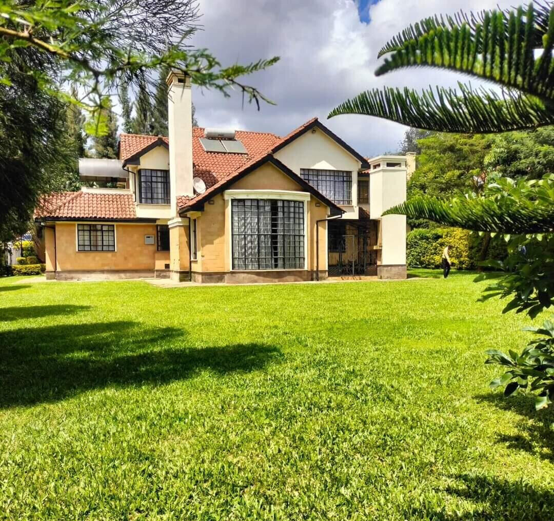 Half-Acre Villa with Two Sitting Areas & DSQ – Karen Miotoni