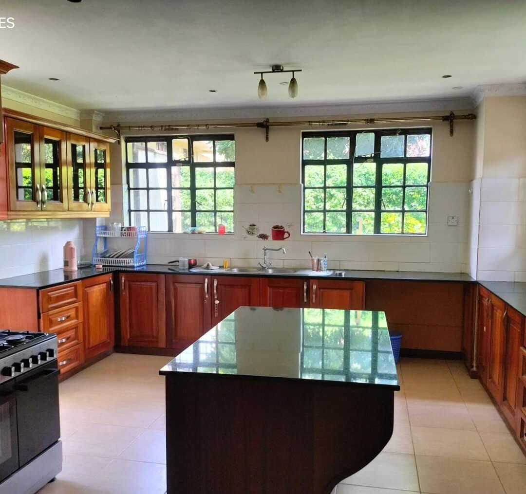 Half-Acre Villa with Two Sitting Areas & DSQ – Karen Miotoni