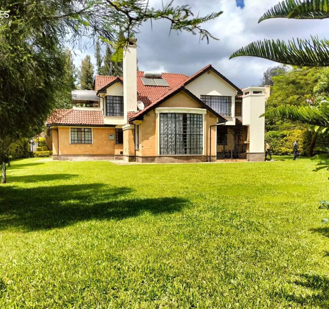Half-Acre Villa with Two Sitting Areas & DSQ – Karen Miotoni