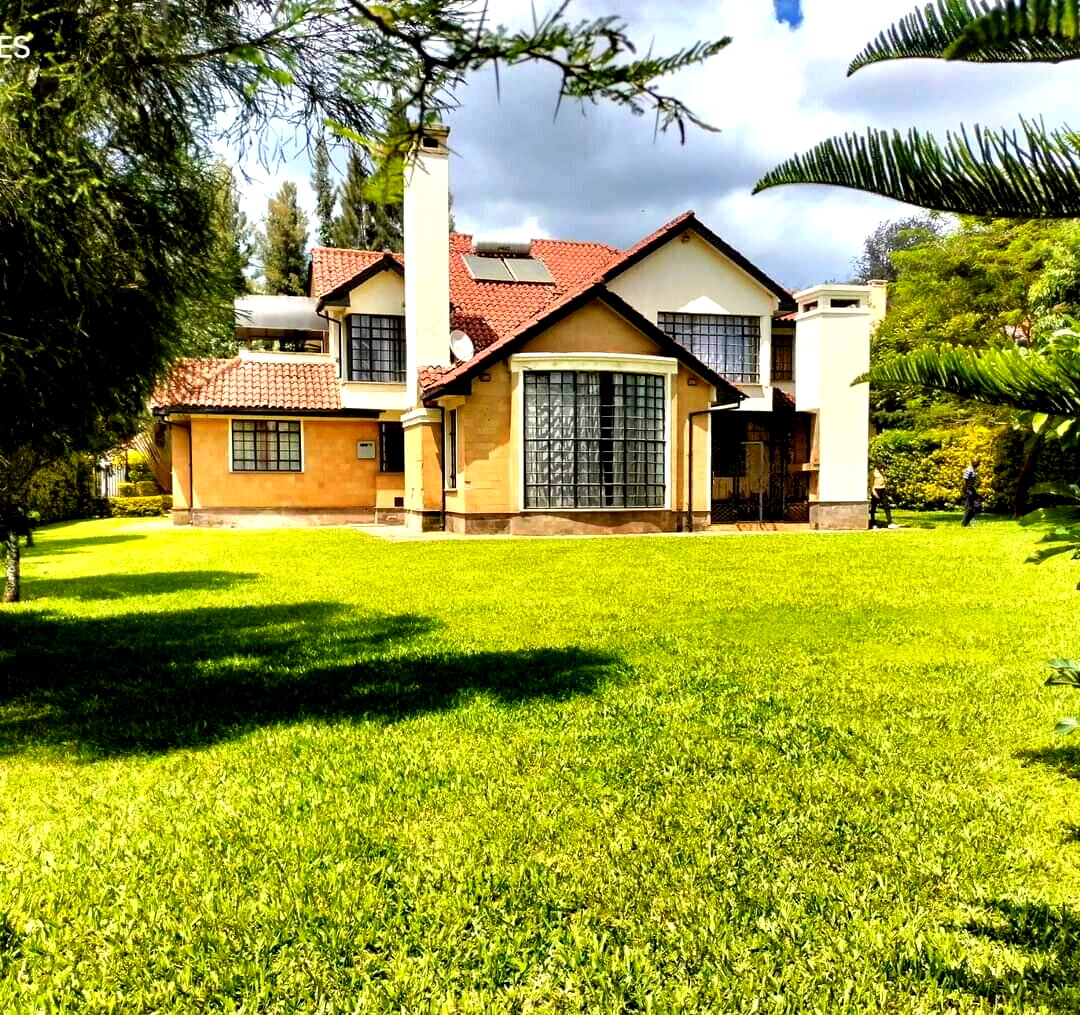 Half-Acre Villa with Two Sitting Areas & DSQ – Karen Miotoni